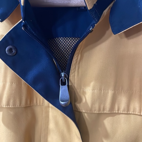 Women’s hooded jacket with pockets. - Picture 5 of 7